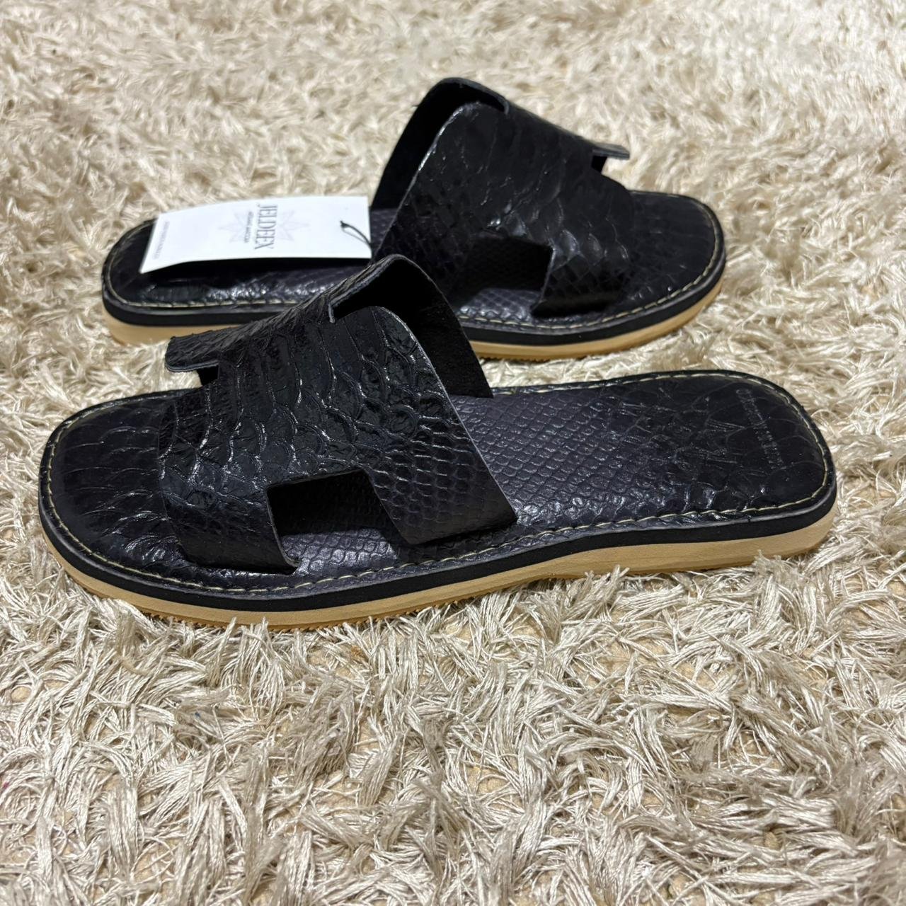 SANDALE H GRIS CUIR CROCO